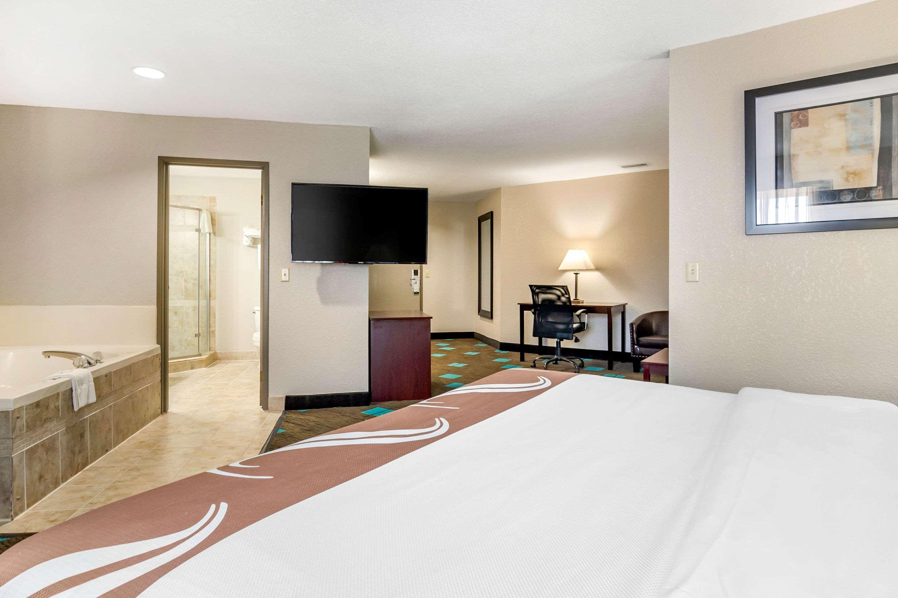 Quality Suites Kansas City International Airport Zewnętrze zdjęcie