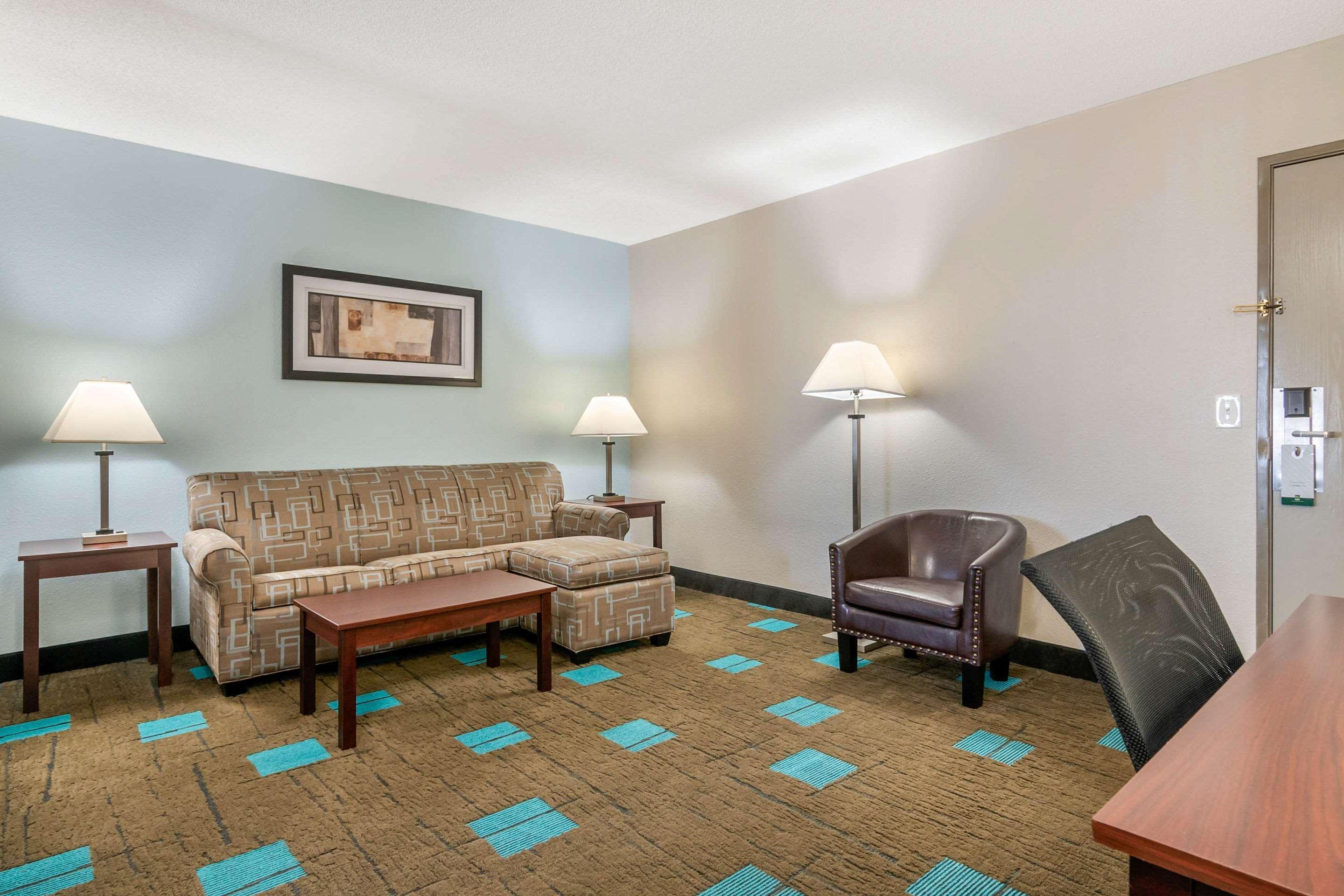 Quality Suites Kansas City International Airport Zewnętrze zdjęcie