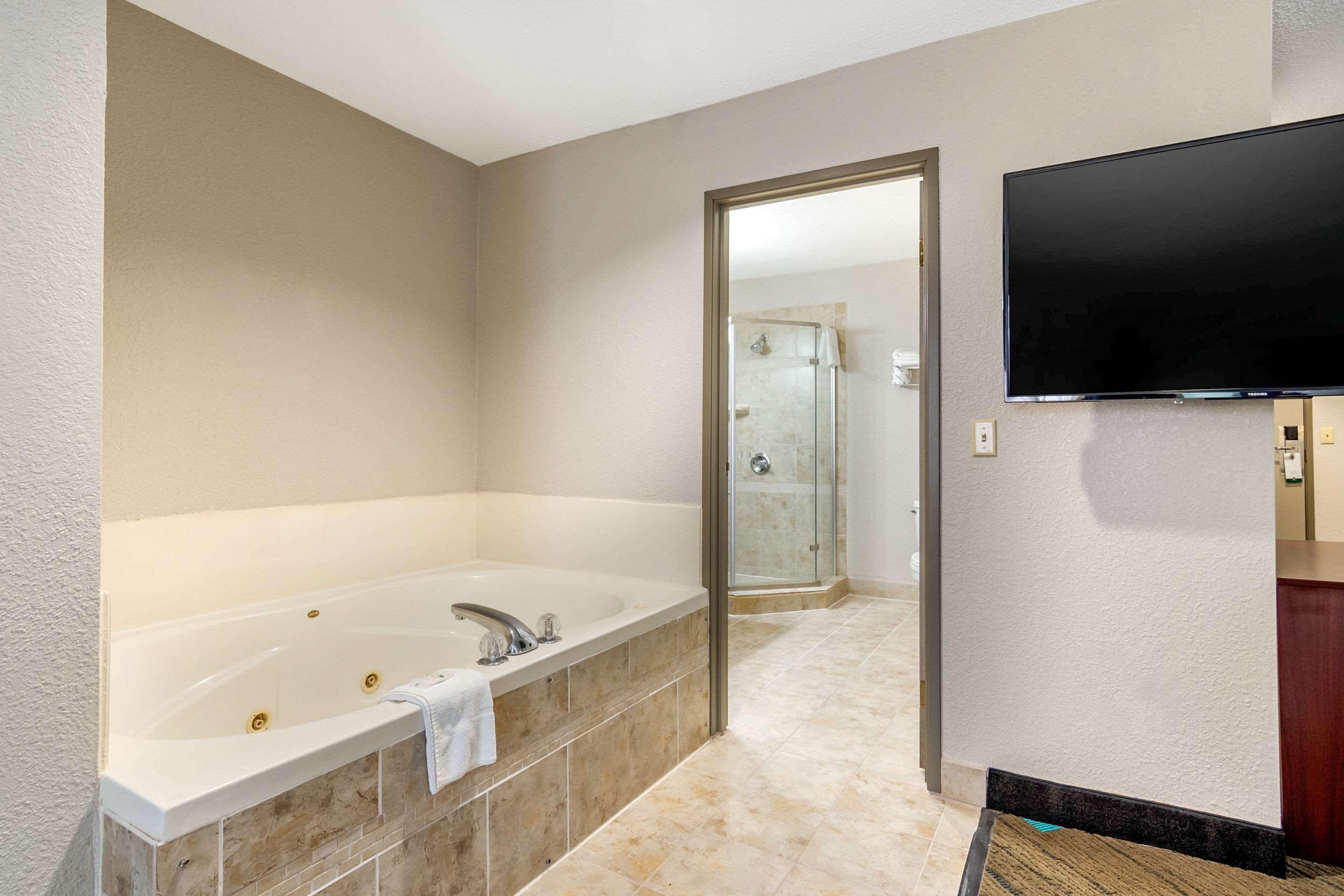 Quality Suites Kansas City International Airport Zewnętrze zdjęcie