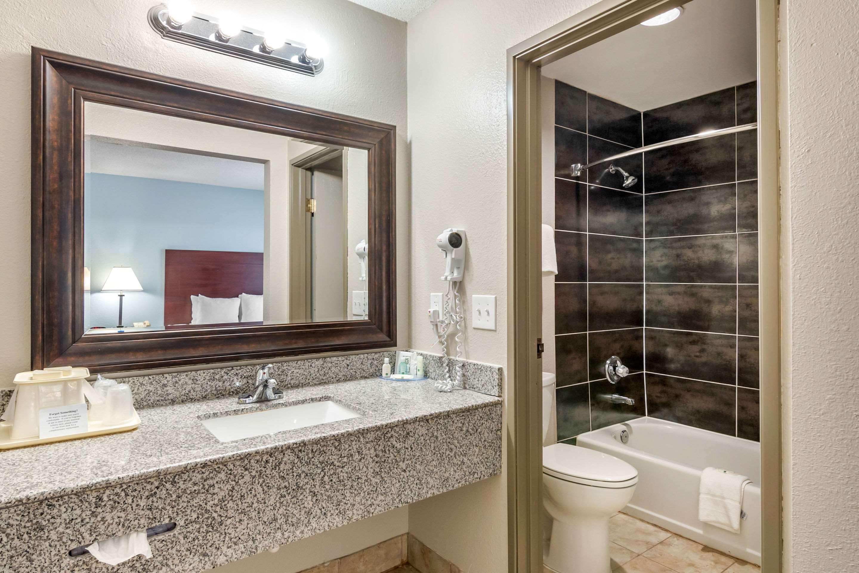 Quality Suites Kansas City International Airport Zewnętrze zdjęcie