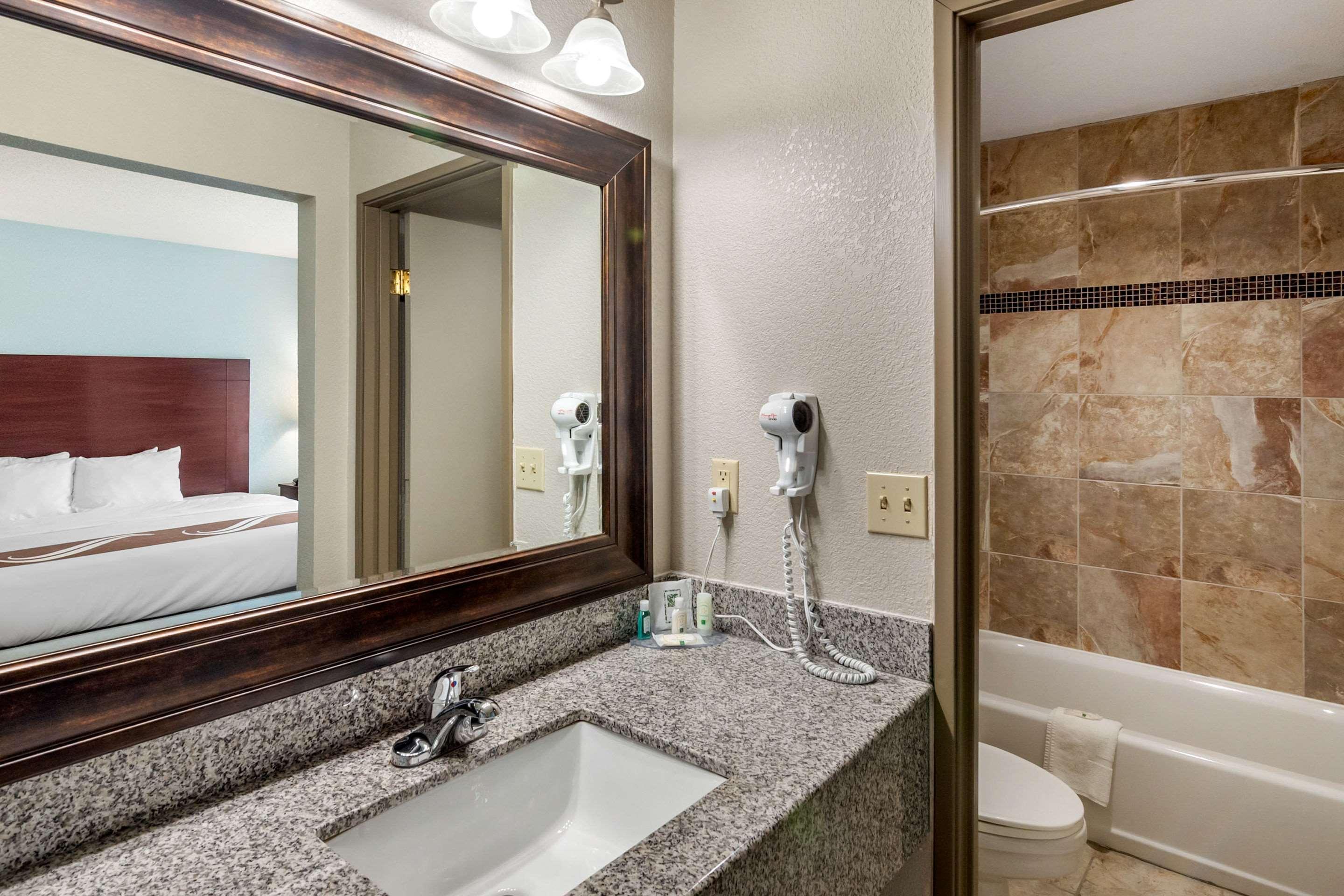 Quality Suites Kansas City International Airport Zewnętrze zdjęcie